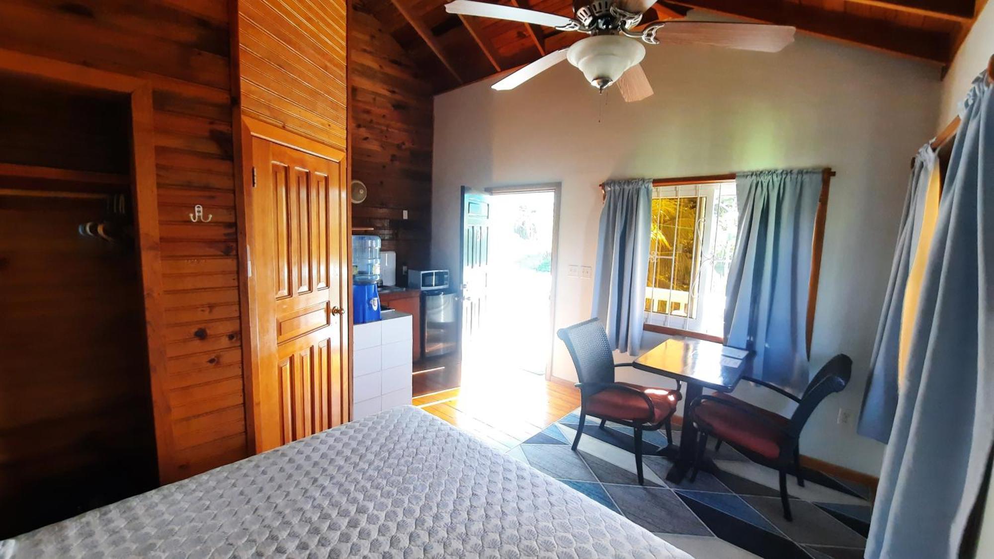 Guava Grove Resort & Villas Sandy Bay Room photo