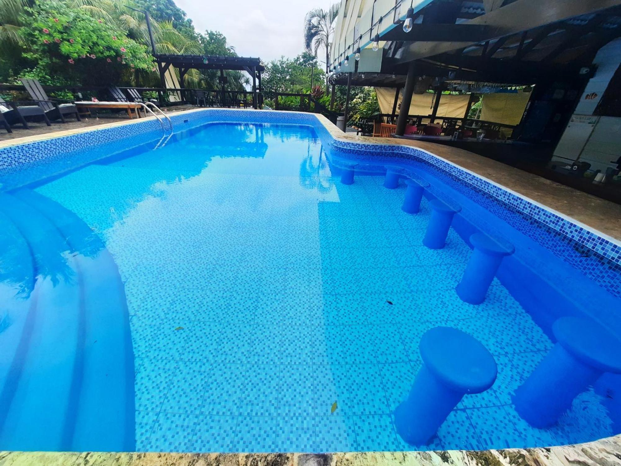 Guava Grove Resort & Villas Sandy Bay Exterior photo